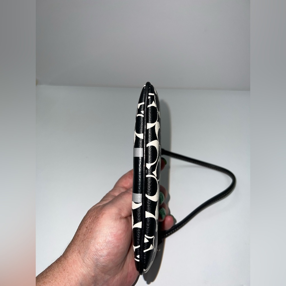 NWOT Coach Black & White Monogram Wristlet - Picture 5 of 7